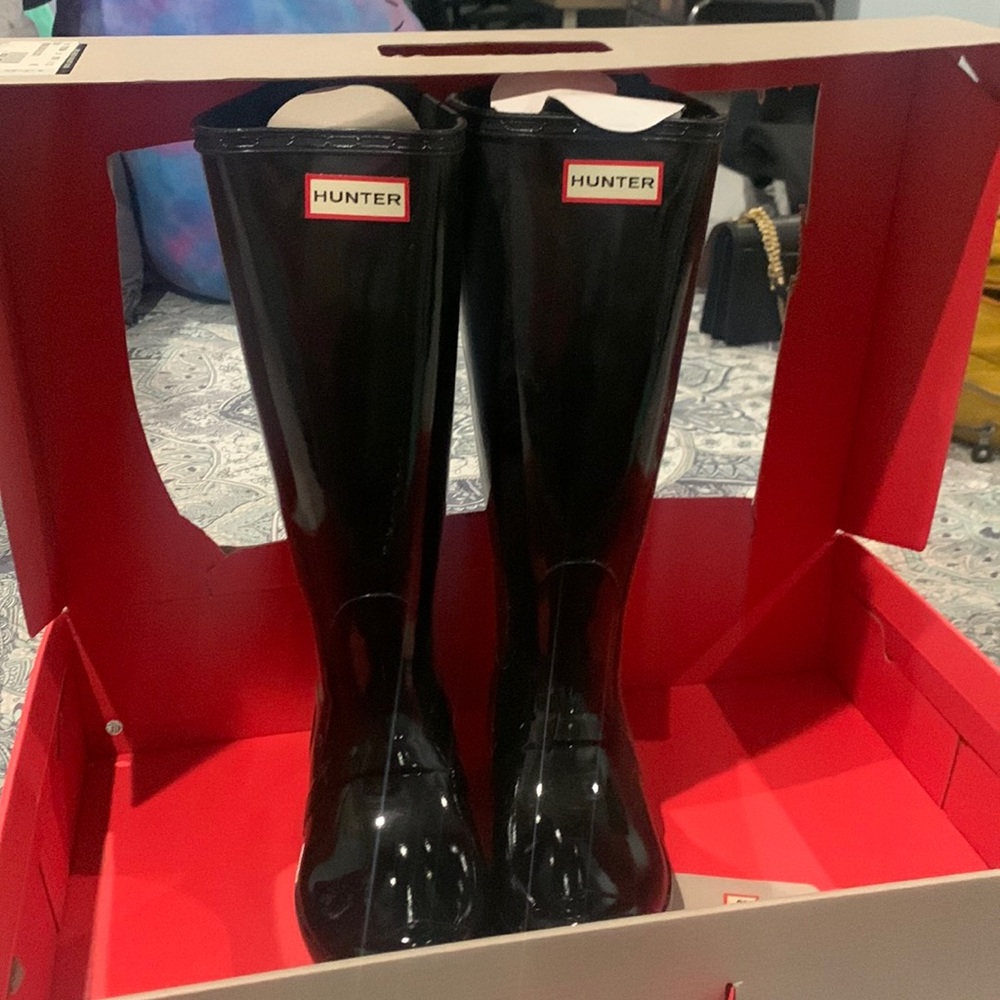 HUBTER TALL GLOSSY BLACK RAIN BOOTS🌧️